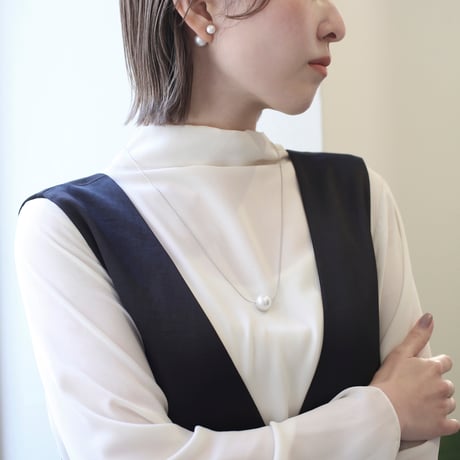 shiny pearl necklace