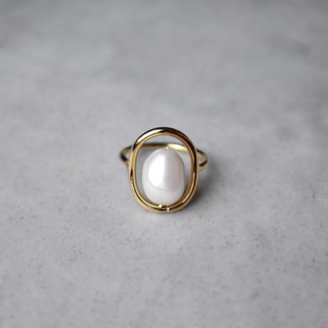 pearl in metal ring