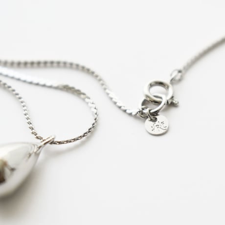 drop motif long necklace
