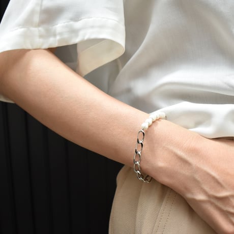 pearl × metal chain bracelet