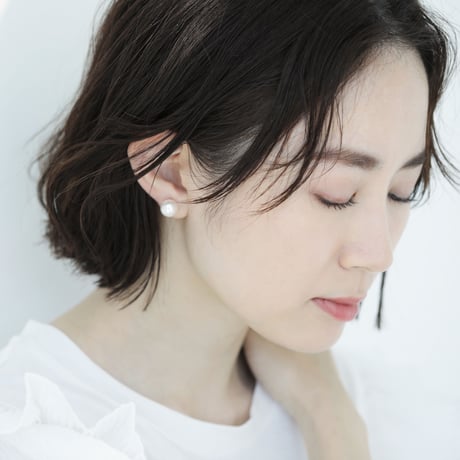 single pearl earring