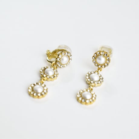 triple flower motif earring / pierce