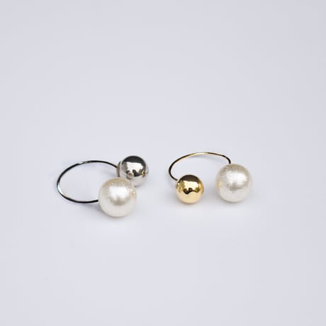 shiny pearl & ball ring