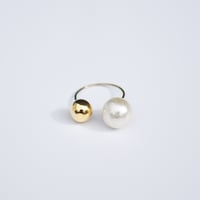 shiny pearl & ball ring