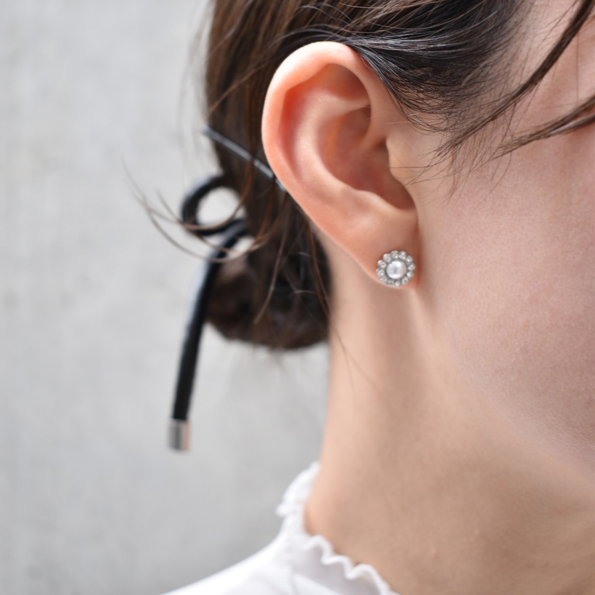silver single flower motif earring / pierce | I