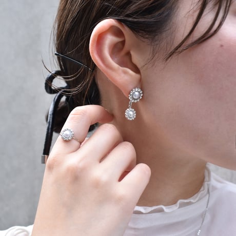 double flower motif earring / pierce