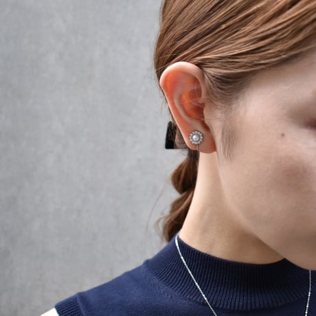 single flower motif earring / pierce
