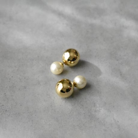 shiny pearl & ball  pierce M