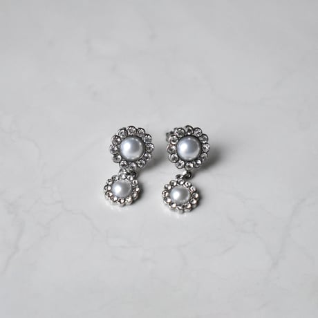 double flower motif earring / pierce