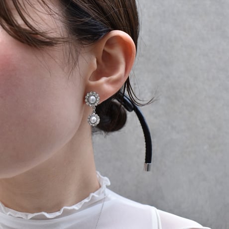 double flower motif earring / pierce