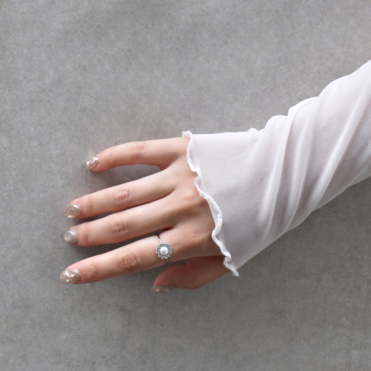 キラリ花の形状リング シルバー色 キラリ花の形状リング シルバー色 キラリ花の形状リング