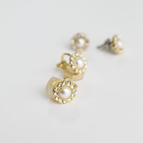 single flower motif earring / pierce