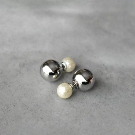 shiny pearl & ball  pierce S