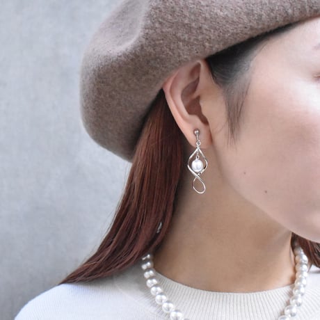 twisted leaves pearl pierce / earring
