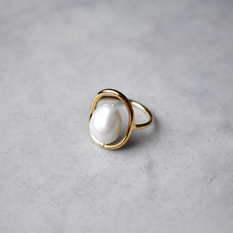 pearl in metal ring