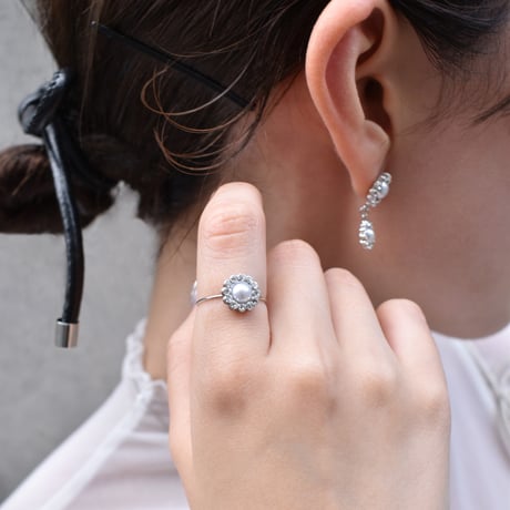 single flower motif ring