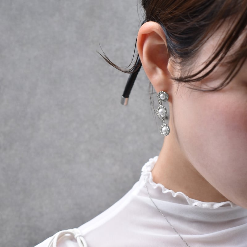 silver triple flower motif earring / pierce | I silver triple flower motif earring / pierce | I