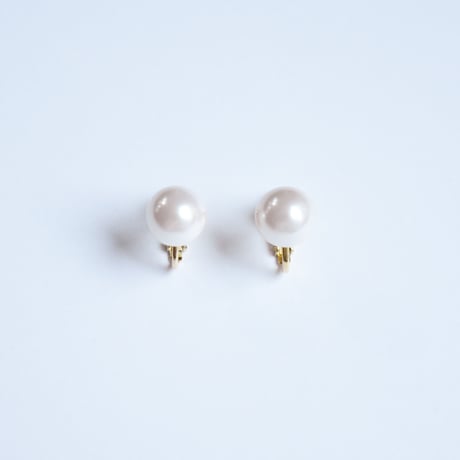 single pearl earring