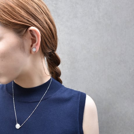 single flower motif earring / pierce