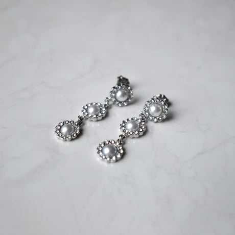 triple flower motif earring / pierce