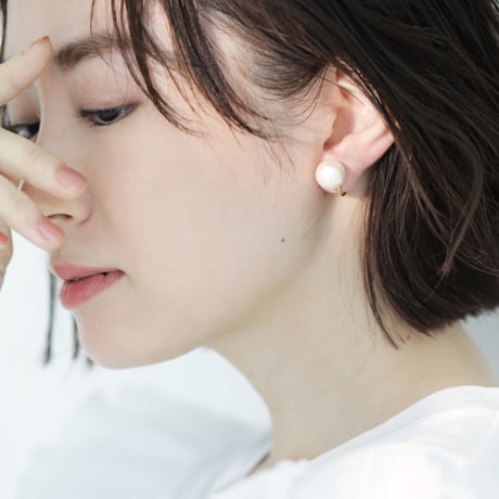 single pearl earring