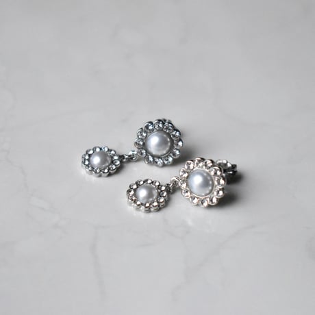 double flower motif earring / pierce