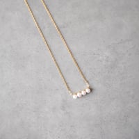 row of pearls necklace M