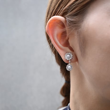 double flower motif earring / pierce