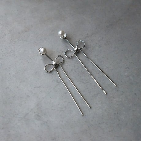 pearl back catch ribbon earring / pierce