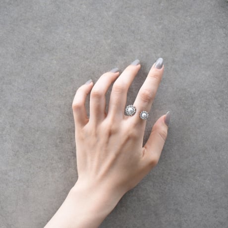 silver flower motif double ring