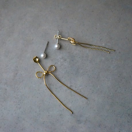 pearl back catch ribbon earring / pierce