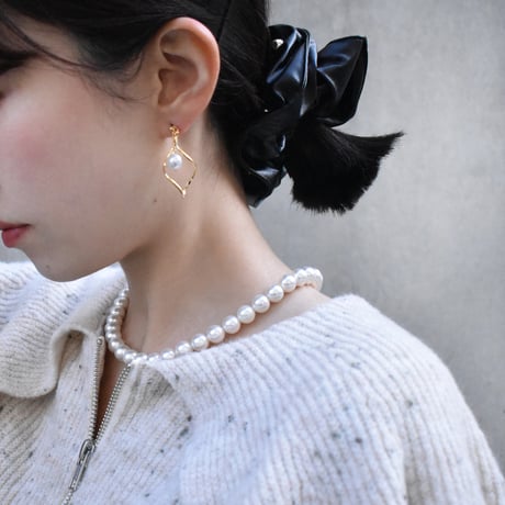 twisted leaves pearl pierce / earring