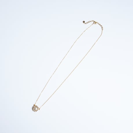 single flower motif necklace