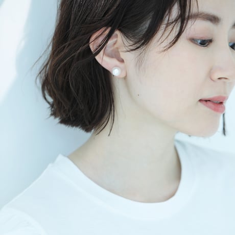 single pearl earring