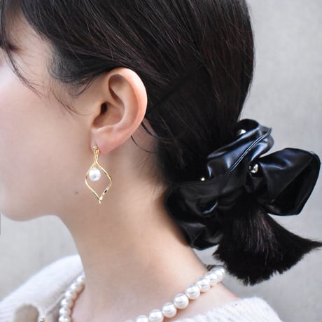 twisted leaves pearl pierce / earring