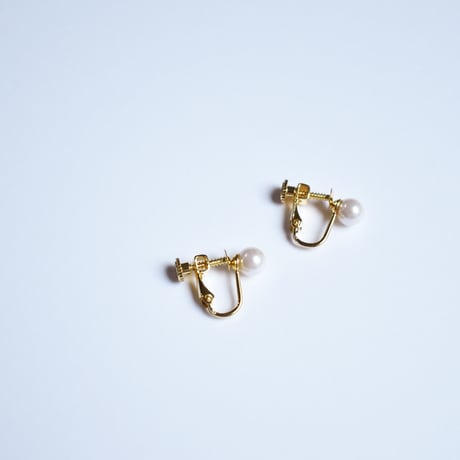 single pearl earring