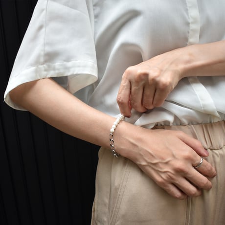 pearl × metal chain bracelet