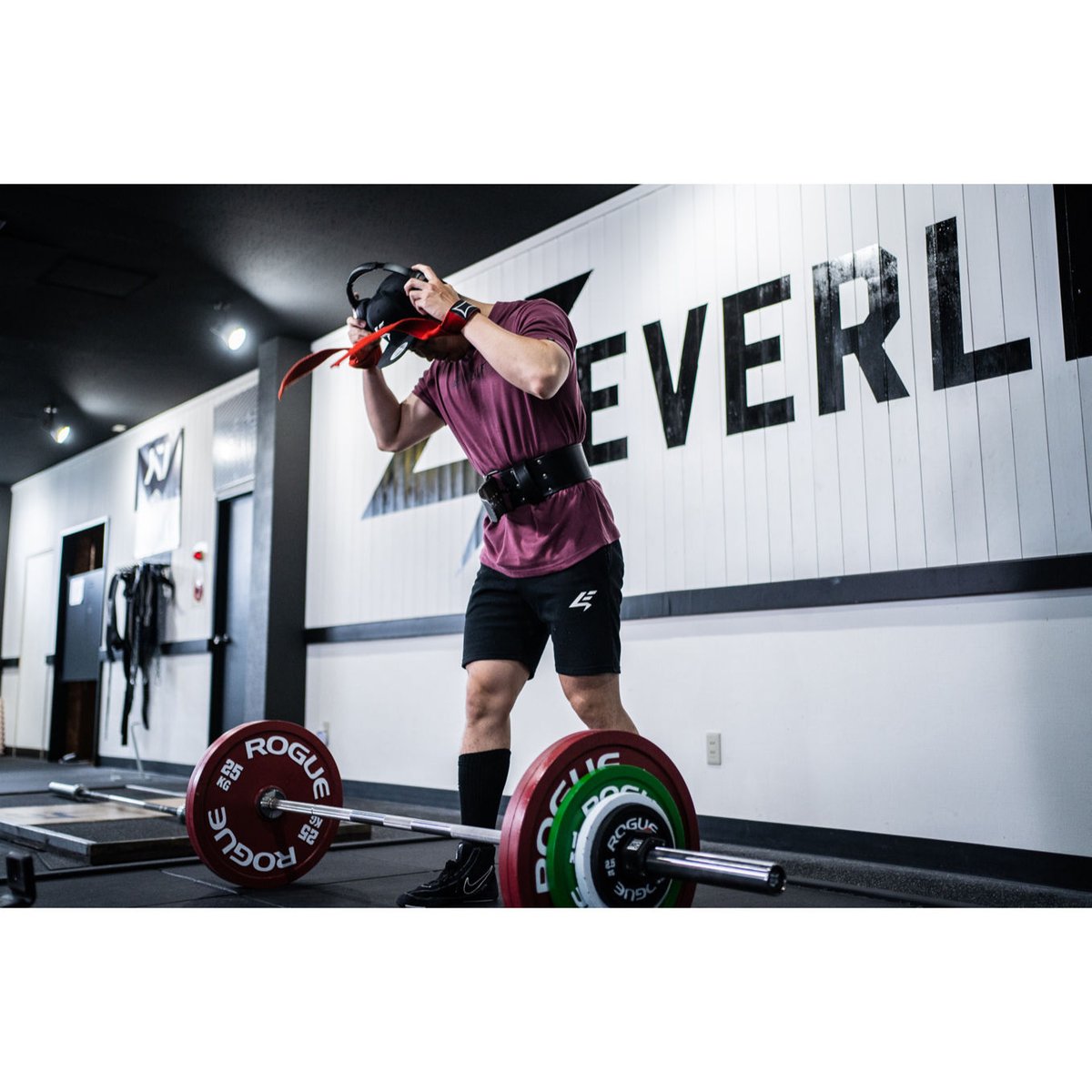 Center LOGO T-shirts(BUR) | EVERLIFT STORE