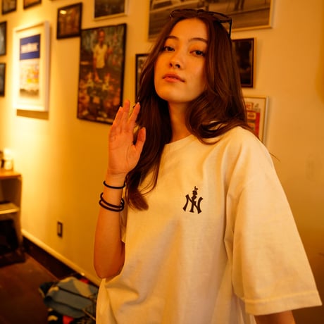 映画コラボTEE 『ガンパウダー・ミルクシェイク』×anytee_カクテルとニューヨーク