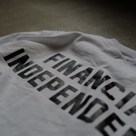 [anytee classics] Financial Independent Tee_White × Diamond Blue