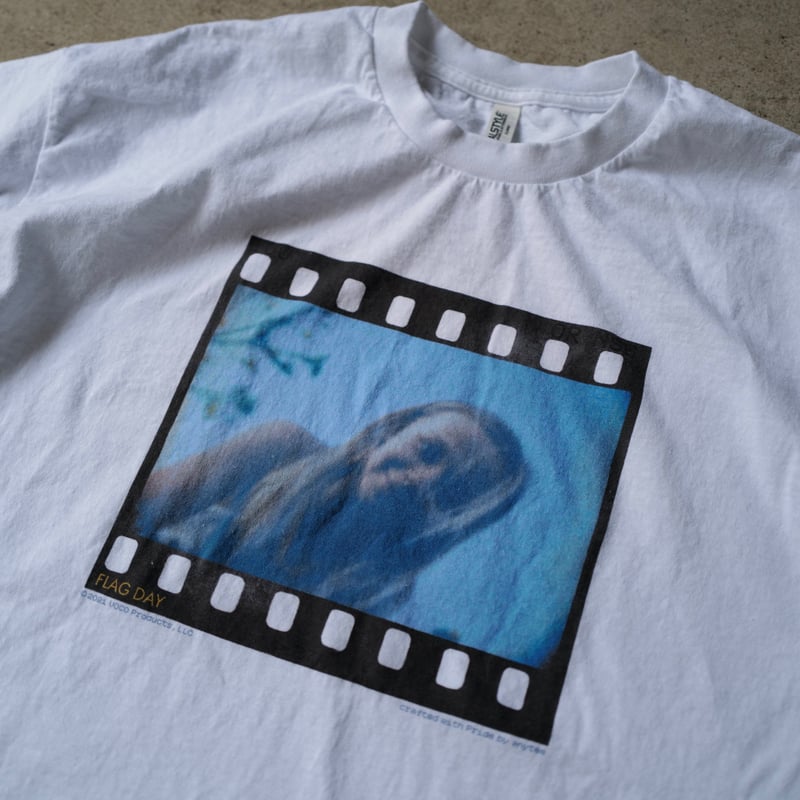 映画公式TEE 『フラッグ・デイ 父を想う日』 × anytee | anytee