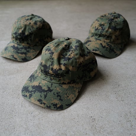 映画公式TEE/CAP『君は行く先を知らない(英題 HIT THE ROAD)』× anytee