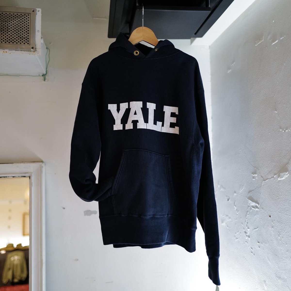 Yale University Reverse Weave Hoodie 80s | anytee Yale University Reverse Weave Hoodie 80s | anytee
