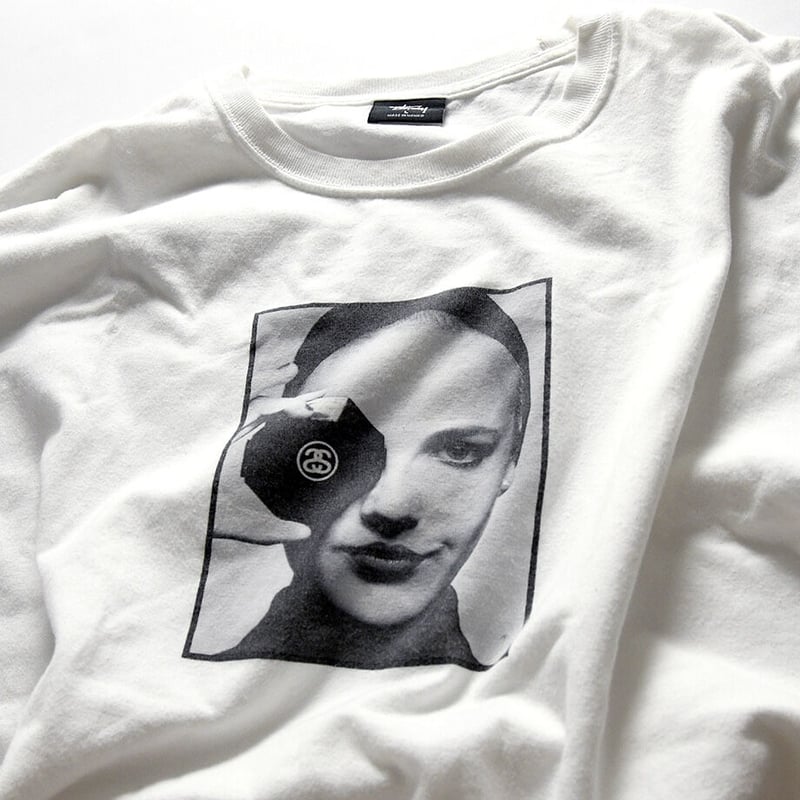 美品！希少なXL！STUSSY / カールラガーフェルド 追悼 Tシャツ 美品！希少なXL！STUSSY / カールラガーフェルド 追悼 Tシャツ STUSSY