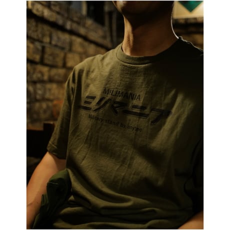 ブラック/オリーブ ミリマニア Tee