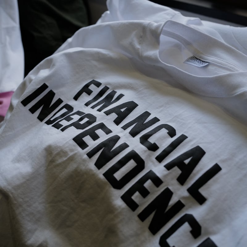 トップス anytee classics Financial Independent anytee classics] Financial Independent Tee_Gra