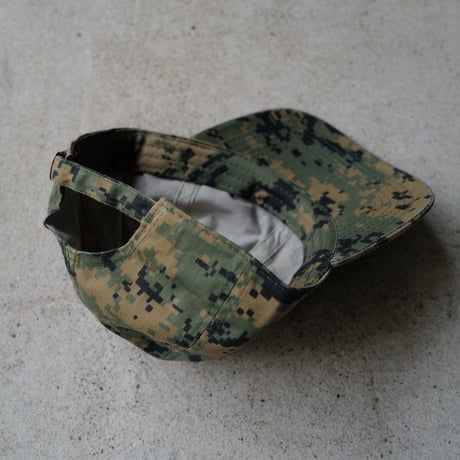 映画公式TEE/CAP『君は行く先を知らない(英題 HIT THE ROAD)』× anytee