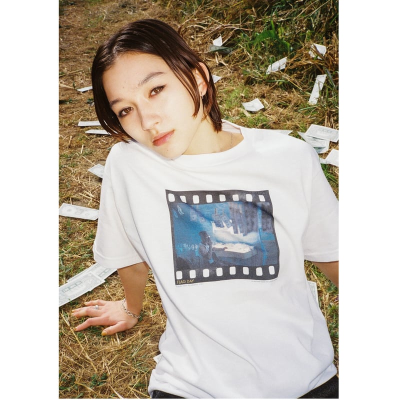 映画公式TEE 『フラッグ・デイ 父を想う日』 × anytee | anytee