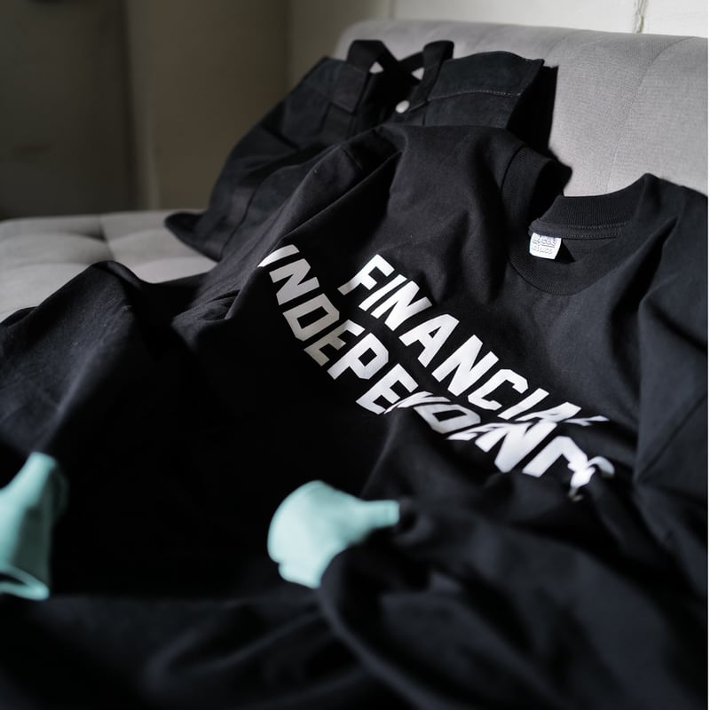 トップス anytee classics Financial Independent anytee classics] Financial Independent Tee_Bla