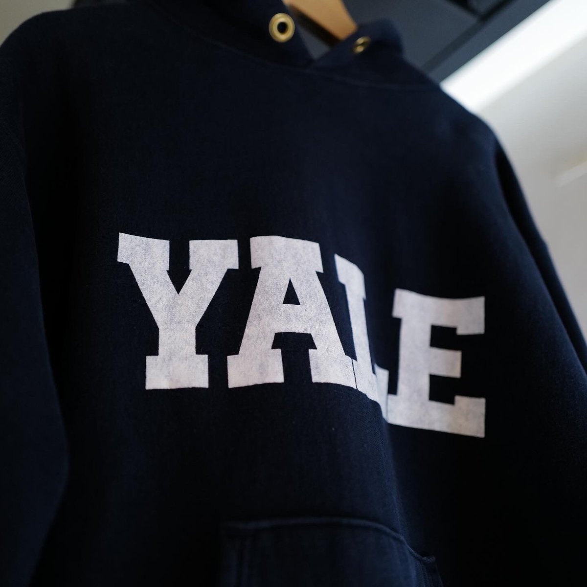 Yale University Reverse Weave Hoodie 80s | anytee Yale University Reverse Weave Hoodie 80s | anytee